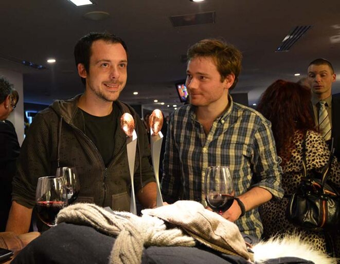 Lille, 11 décembre 2011, Rémi Ochlik (a gauche) et James Koegh (à droite) lauréats du Grand Scoop. © Geneviève Delalot Lille, 11 décembre 2011, Rémi Ochlik (a gauche) et James Koegh (à droite) lauréats du Grand Scoop. © Geneviève Delalot